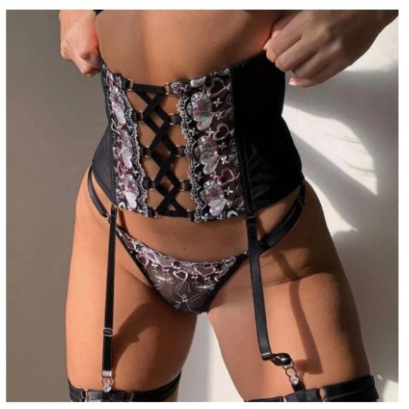 Lingerie Set - Picture 3 of 6